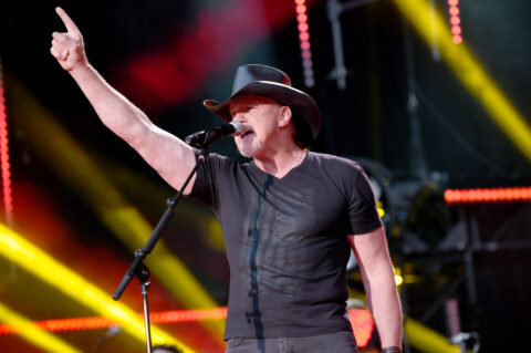 Trace Adkins in concert